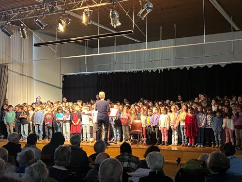 Weihnachtskonzert des Schulhaus Birch: Wärme, Musik und leuchtende Augen